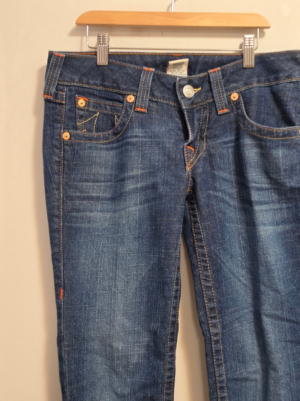 True Religion Women's Skinny Jeans in Dark Indigo with Contrast Stitching - Picture 2 of 8